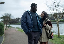 Diaby y Laspiur, protagonistas de la película, en una escena de 'La isla de los faisanes'
