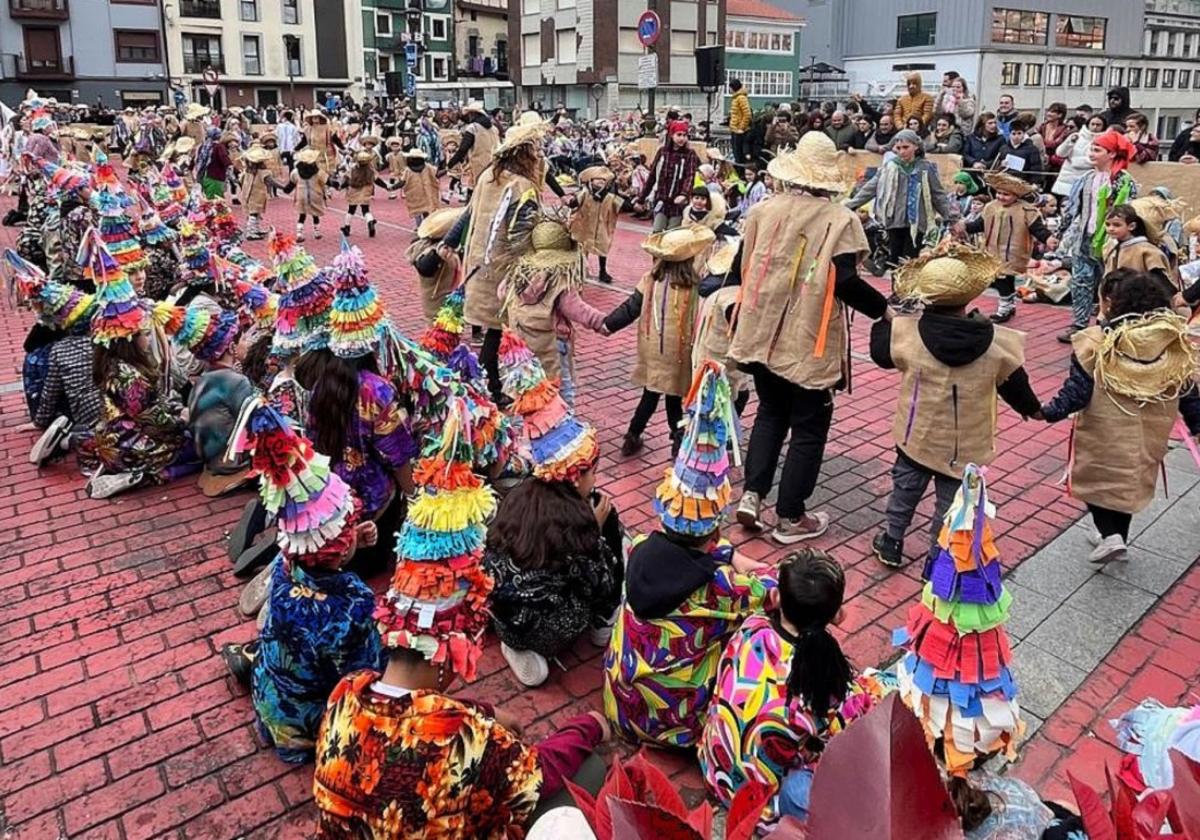 Euskal inauteriekin abiatu dute mozorroen festa