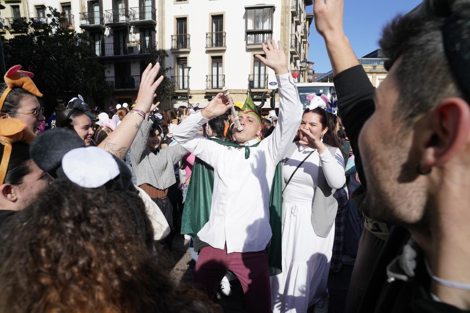 Animadas &#039;mañanitas&#039; carnavaleras en San Sebastián
