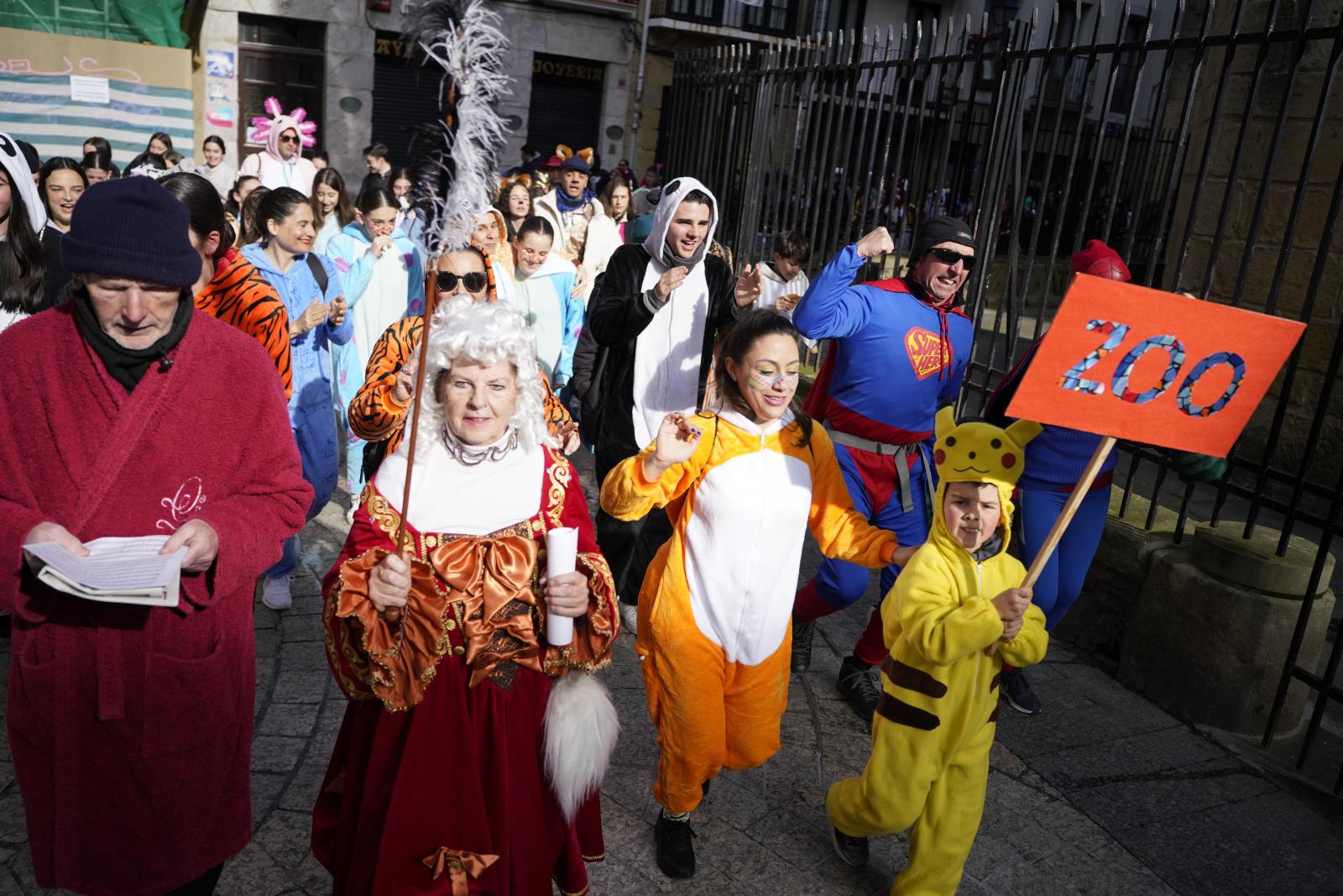 Animadas &#039;mañanitas&#039; carnavaleras en San Sebastián