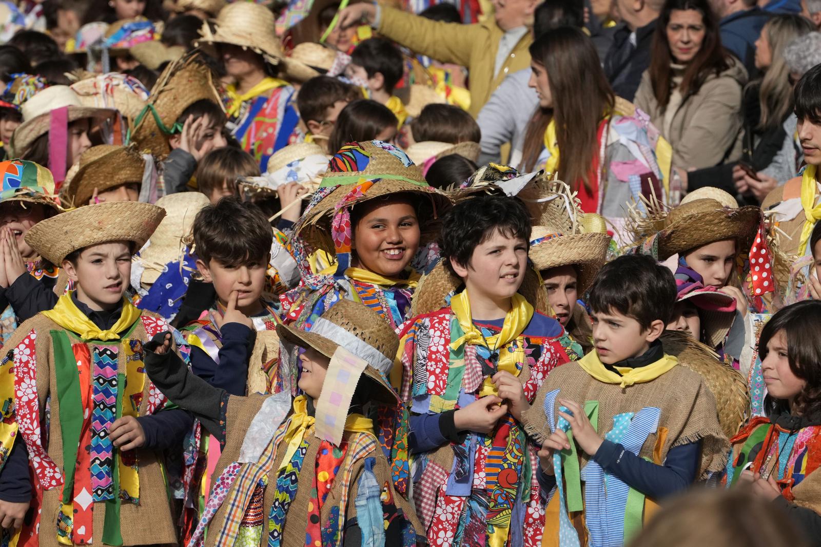 Los txikis de Lezo disfrutan al sol de los Carnavales
