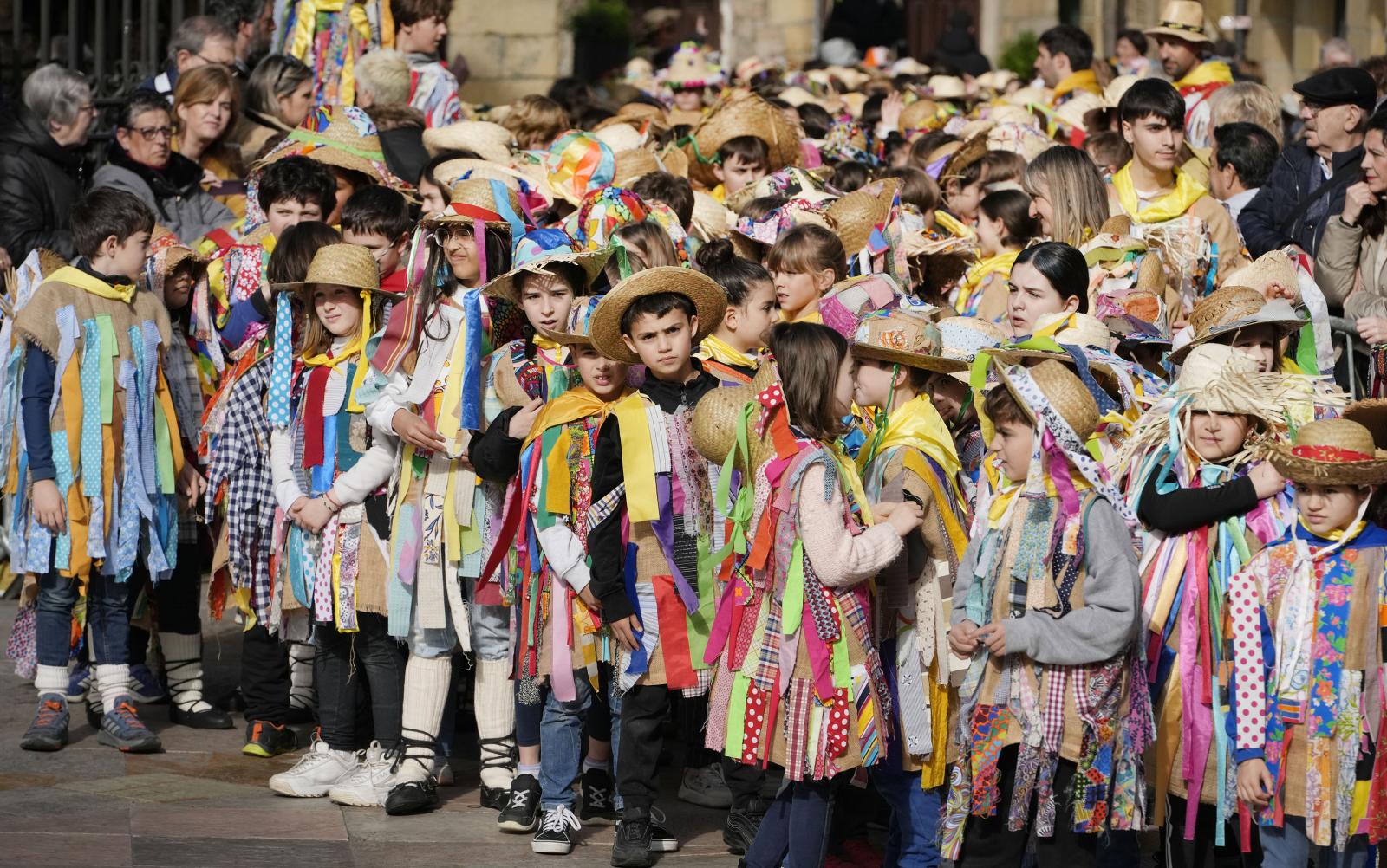 Los txikis de Lezo disfrutan al sol de los Carnavales