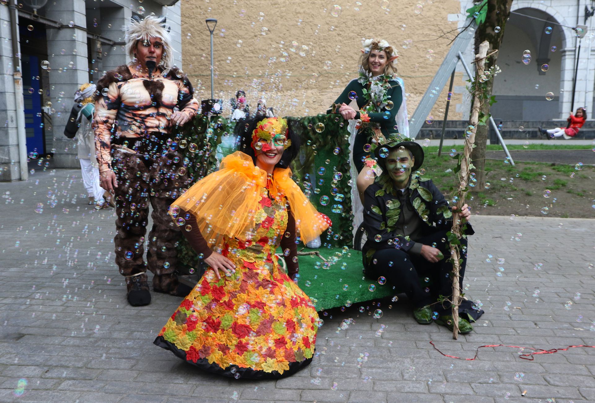 Debabarrena celebra los carnavales en cuadrilla