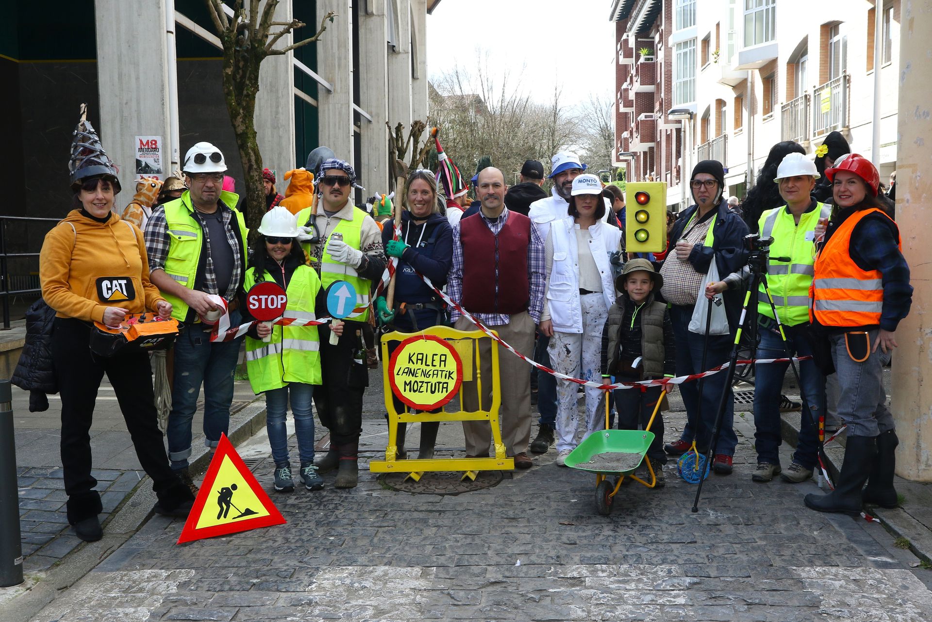 Debabarrena celebra los carnavales en cuadrilla