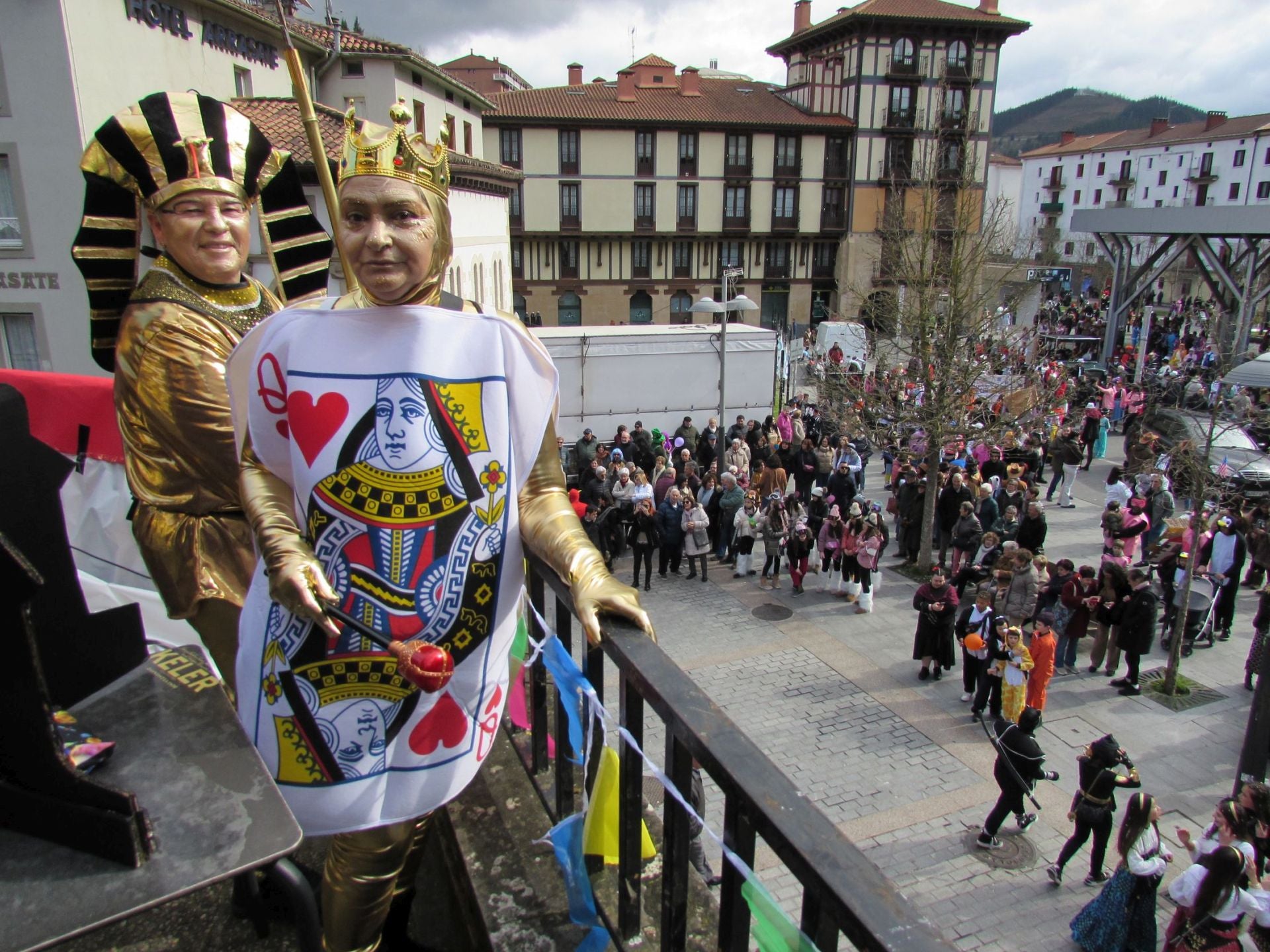 Gran ambiente en el desfile del carnaval de Arrasate