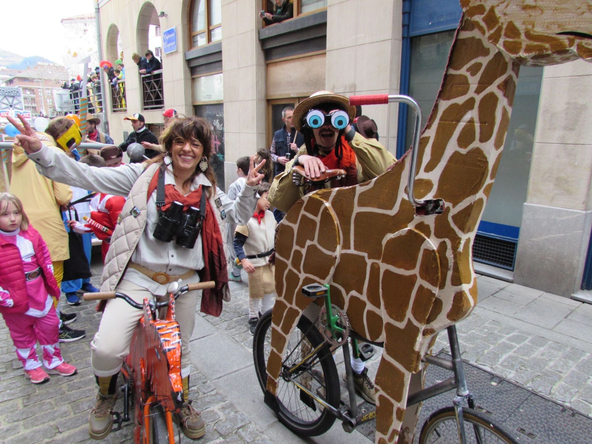 Gran ambiente en el desfile del carnaval de Arrasate