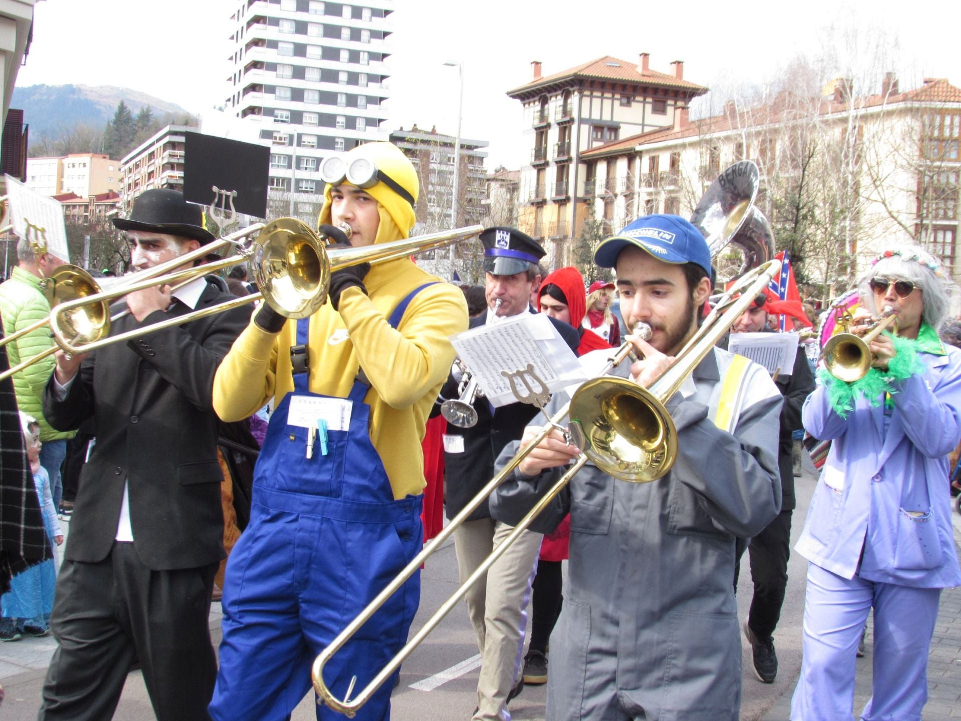 Gran ambiente en el desfile del carnaval de Arrasate