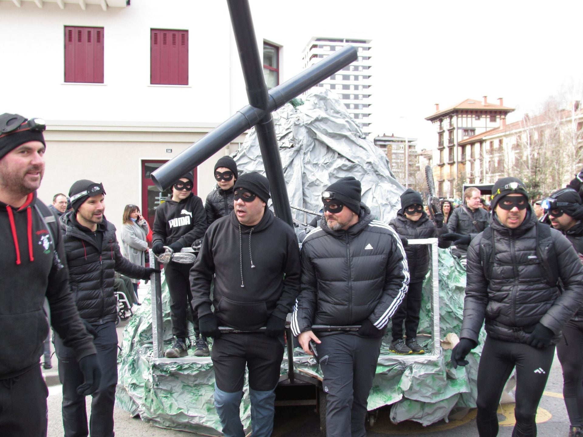 Gran ambiente en el desfile del carnaval de Arrasate