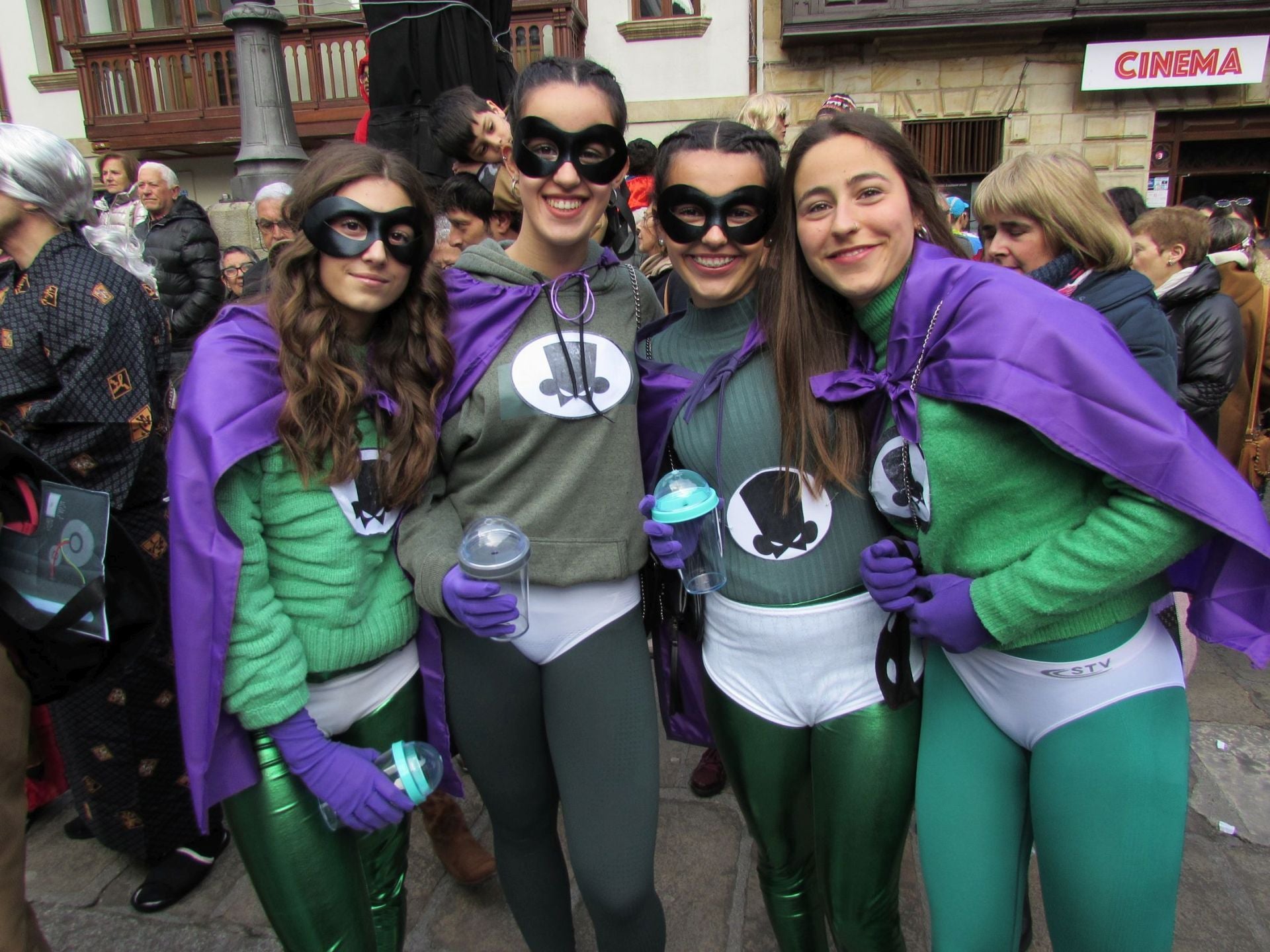 Gran ambiente en el desfile del carnaval de Arrasate