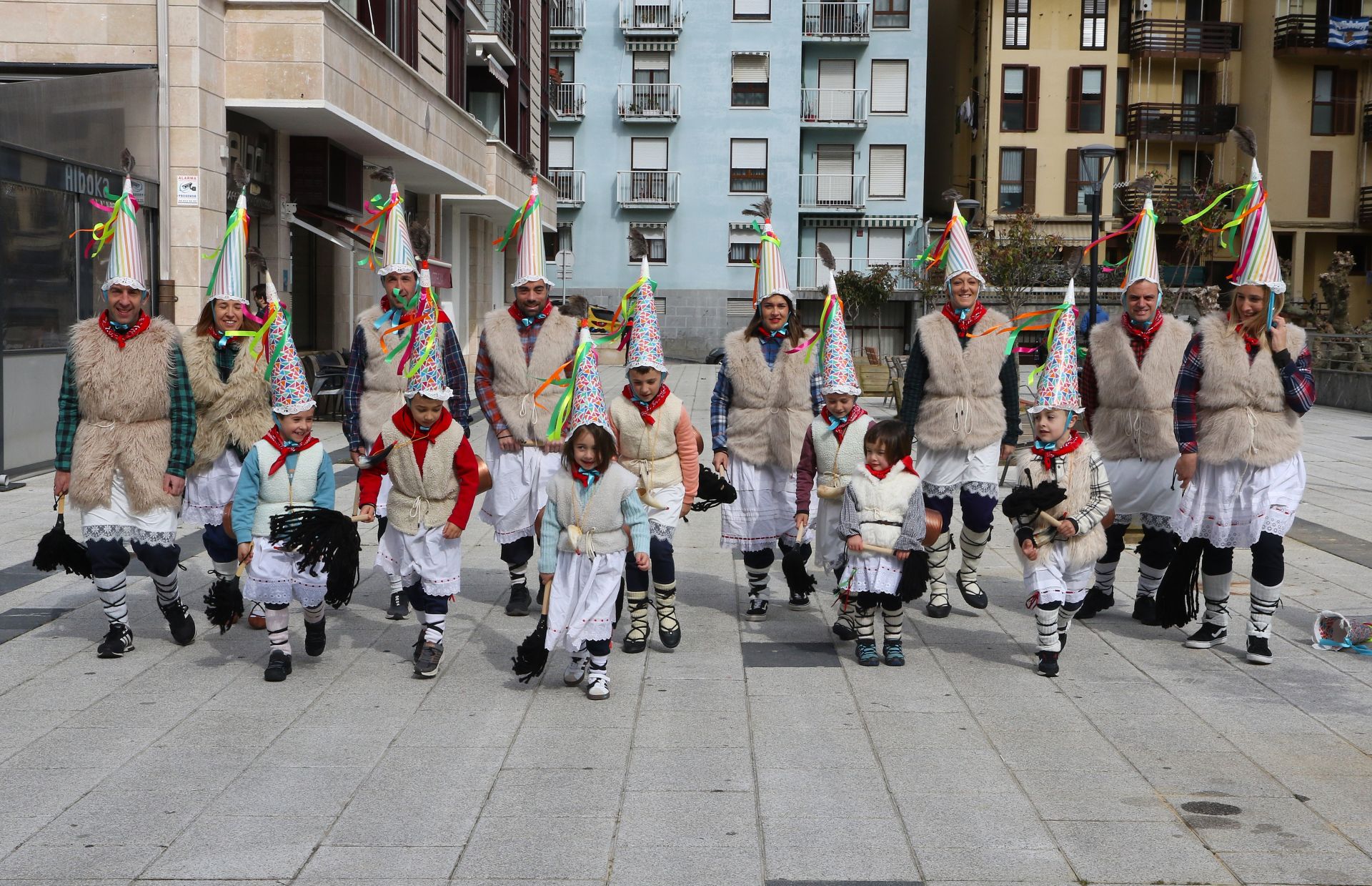 Debabarrena celebra los carnavales en cuadrilla