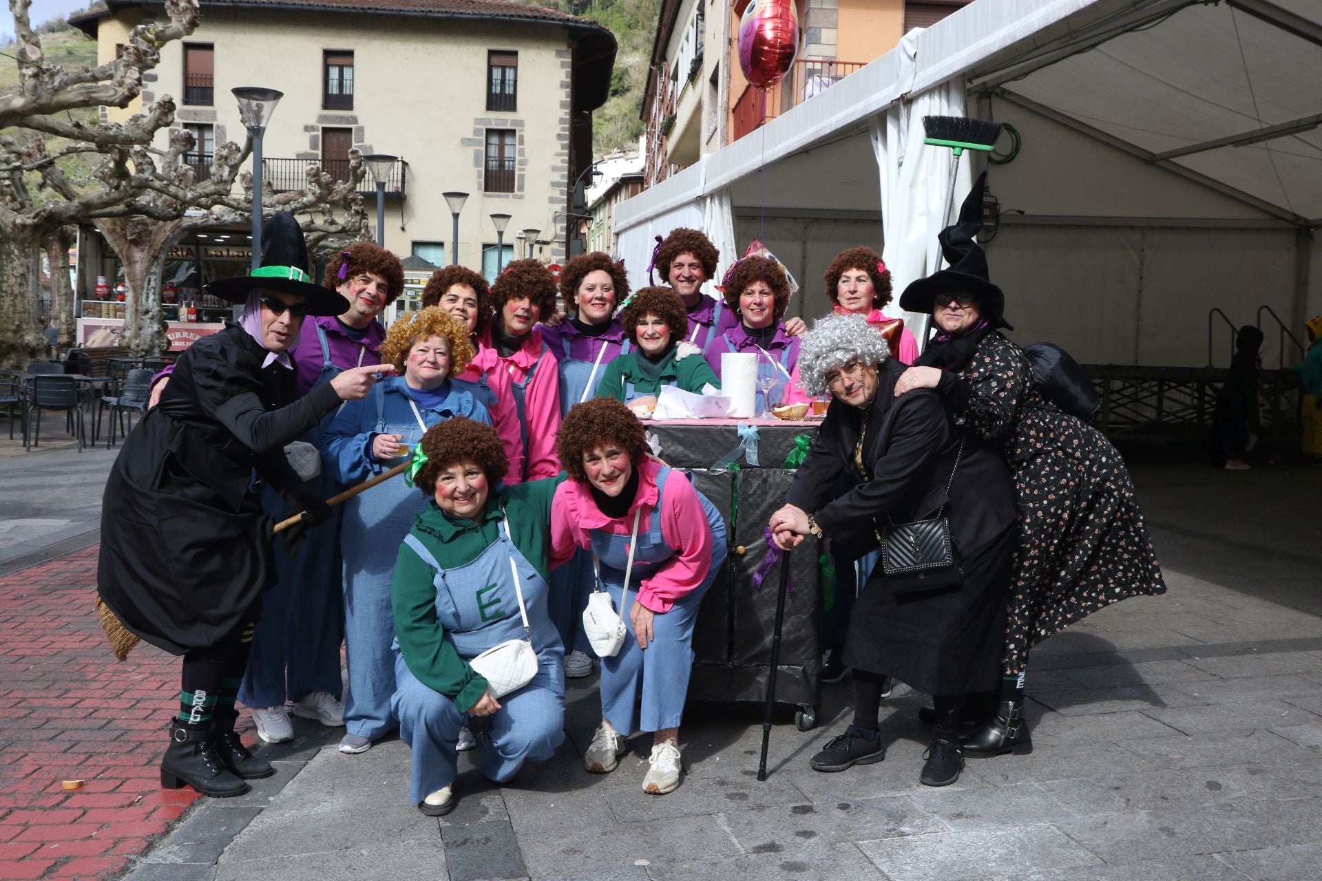 Debabarrena celebra los carnavales en cuadrilla