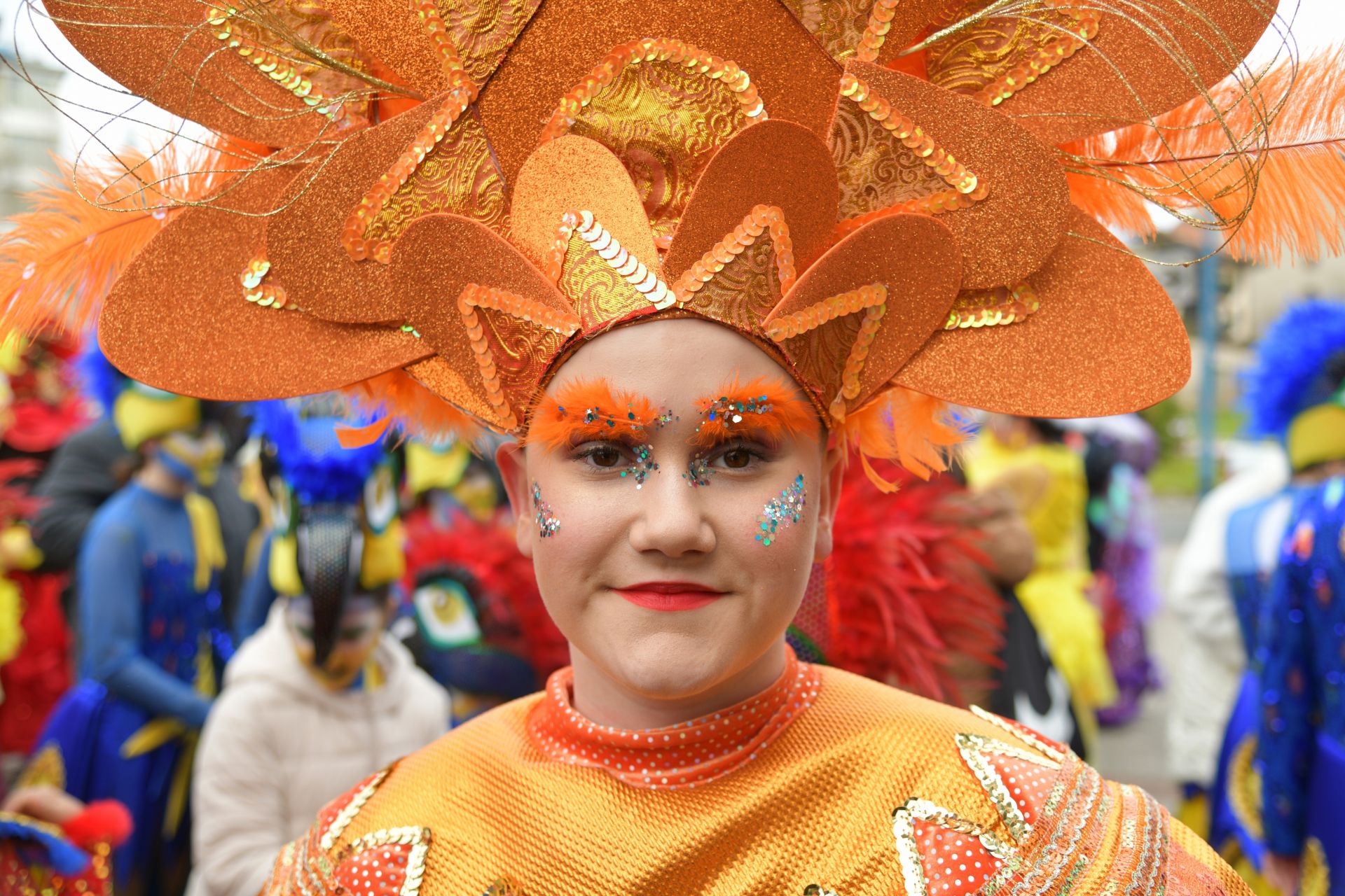 El colorido desfile de comparsas en Errenteria