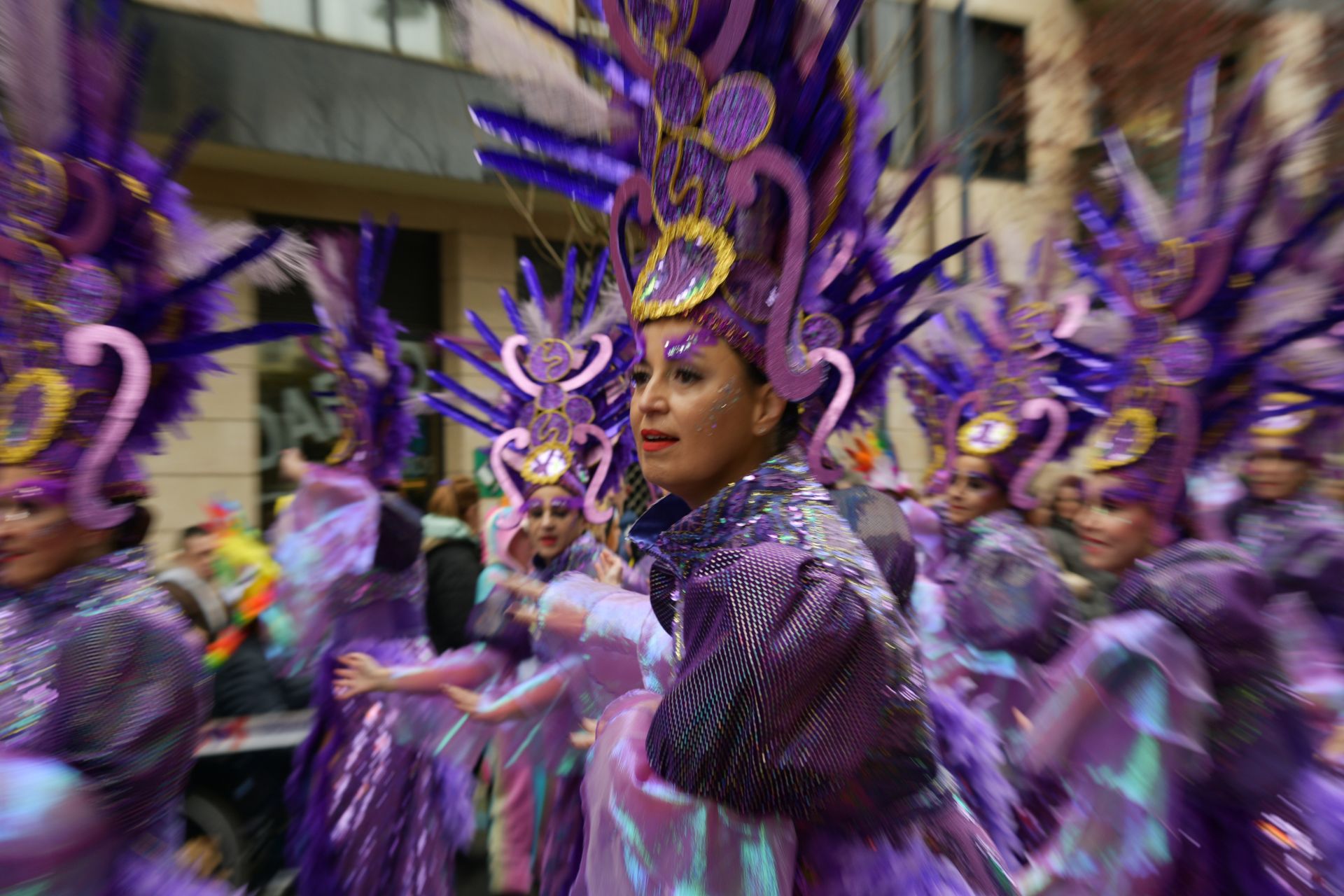 El colorido desfile de comparsas en Errenteria