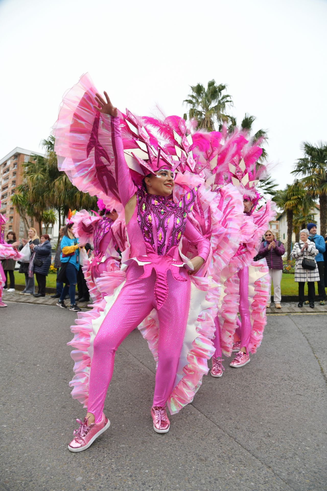 El colorido desfile de comparsas en Errenteria