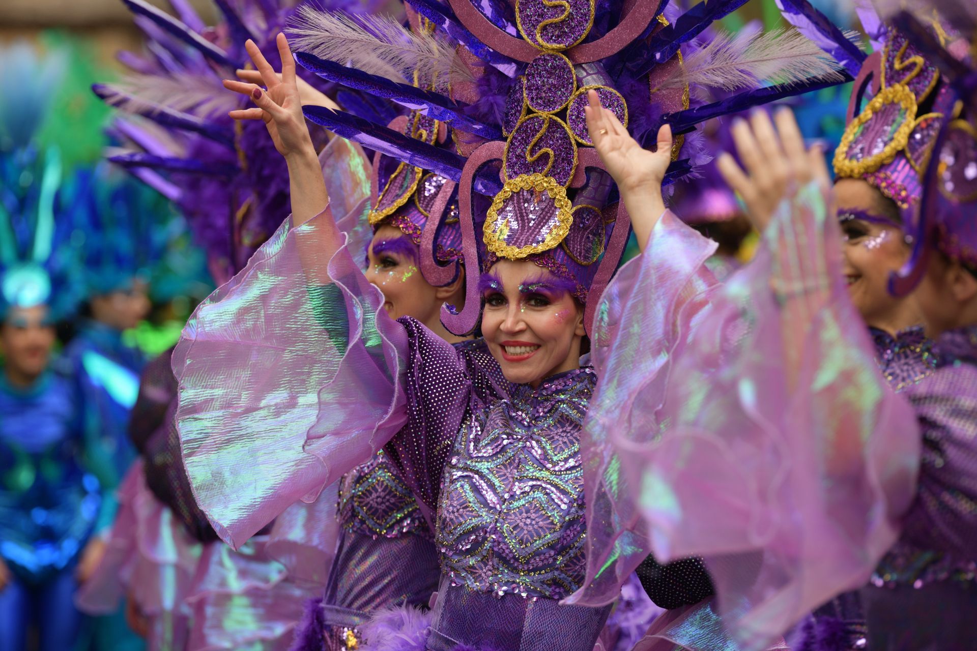 El colorido desfile de comparsas en Errenteria