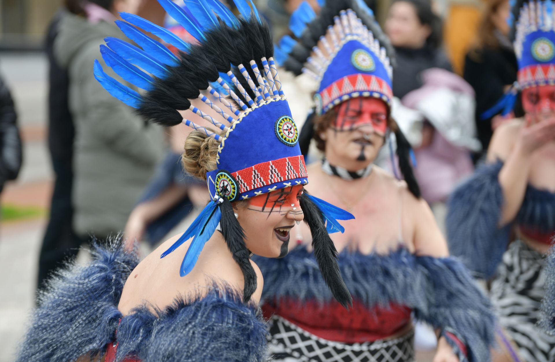 El colorido desfile de comparsas en Errenteria
