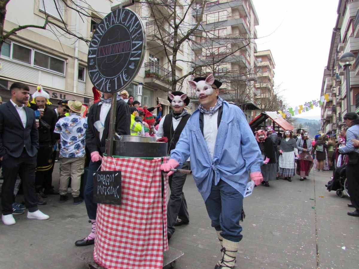Aretxabaleta desbordó imaginación en el domingo de Carnaval