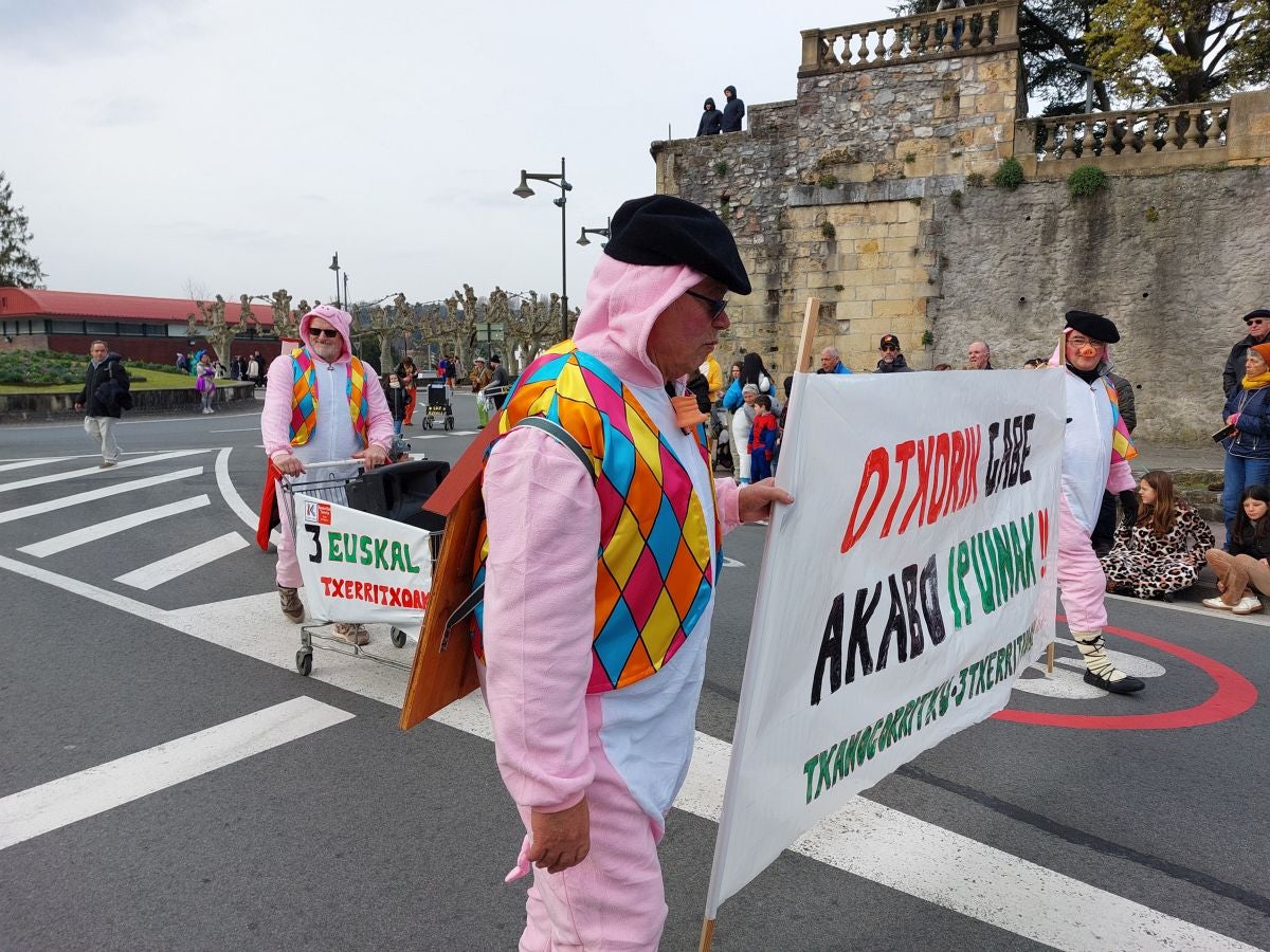 Biking Airlines, Heidi y Chimo Bayo en el desfile de Hondarribia