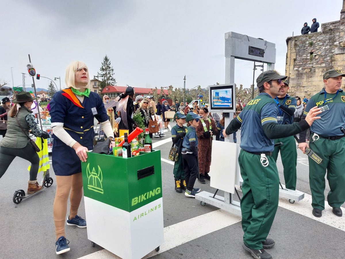 Biking Airlines, Heidi y Chimo Bayo en el desfile de Hondarribia