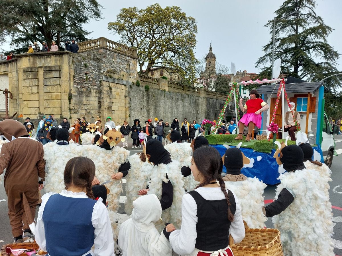 Biking Airlines, Heidi y Chimo Bayo en el desfile de Hondarribia
