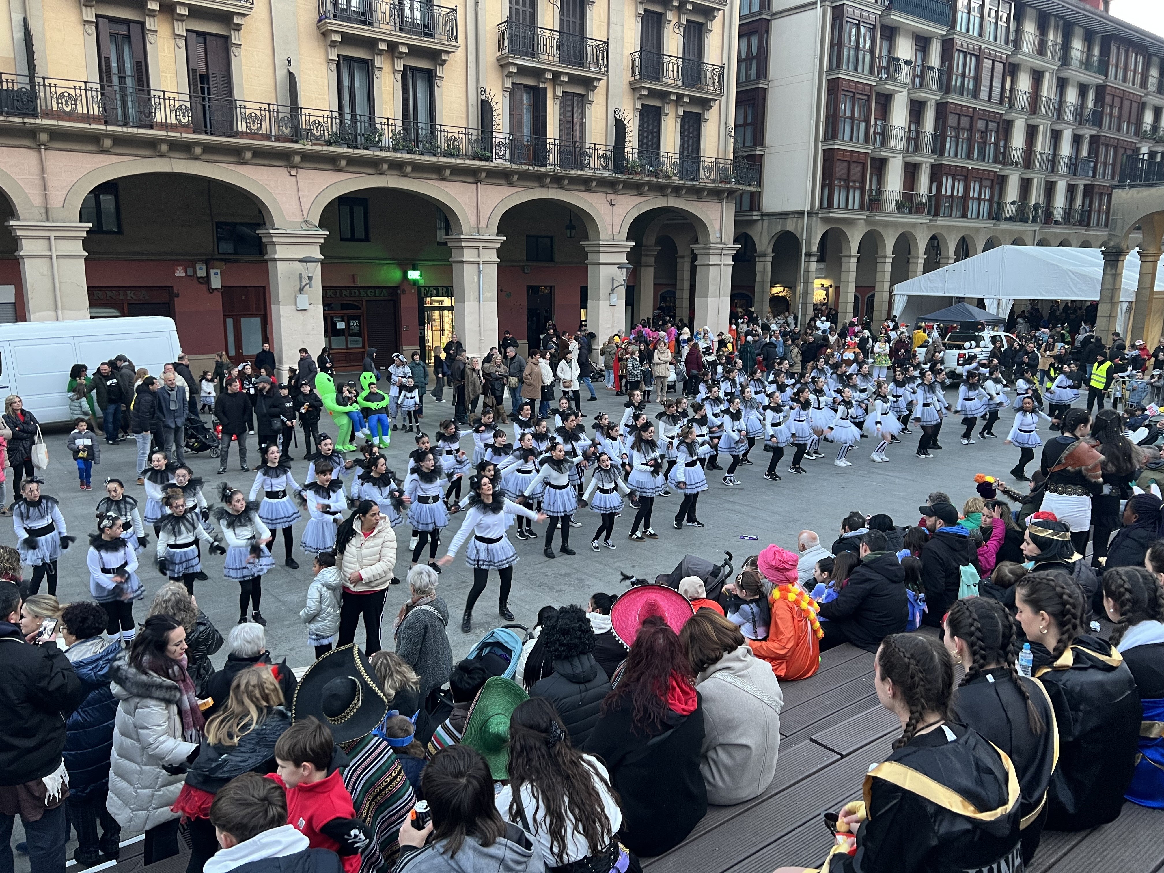 El Papa Erundino I, de fiesta en Urretxu por Carnaval