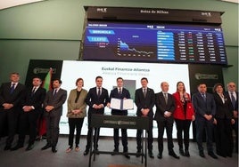 Foto de familia del nuevo protocolo presentado en la Bolsa de Bilbao.
