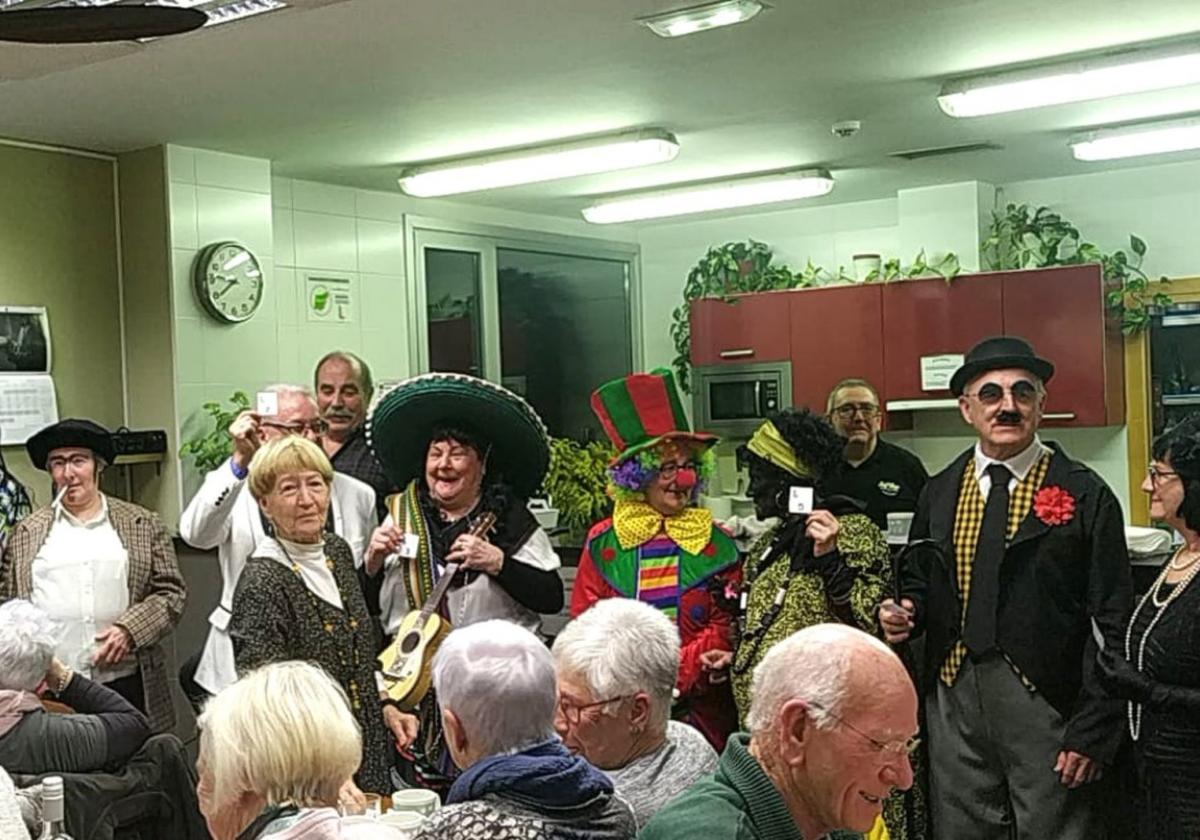 La merienda de disfraces de Landatxope despide esta tarde el Carnaval