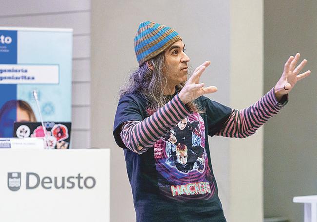 Chema Alonso, en una masterclass sobre ciberseguridad en la Universidad de Deusto.