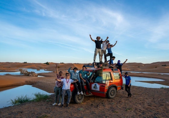 Los alumnos de UGLE durante su gran viaje por el desierto