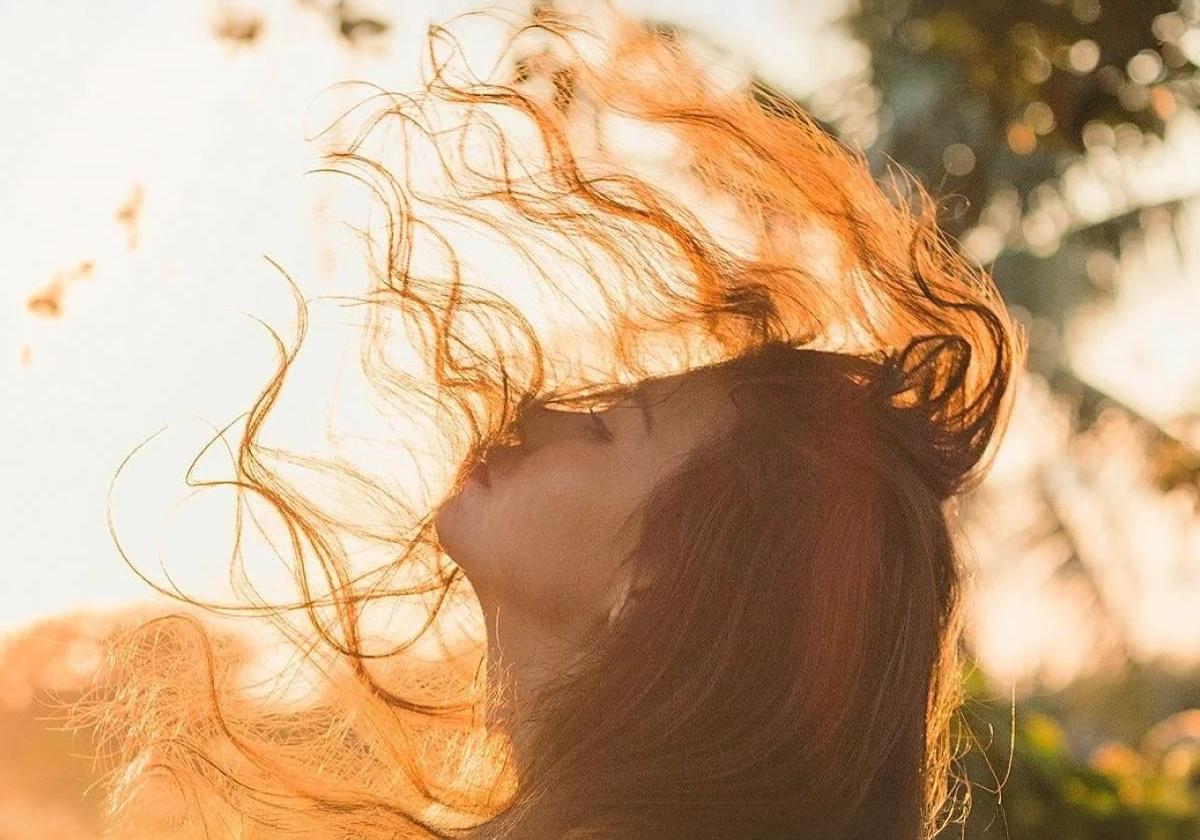 ¿Es normal la caída del cabello durante los cambios de estación?