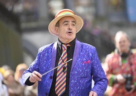 Alberto Usón, reconocido por sus 25 años con la batuta del Arco Iris.