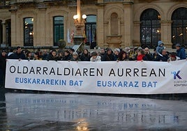 Oldarraldiaren aurka Donostian burututako elkarretaratzea.