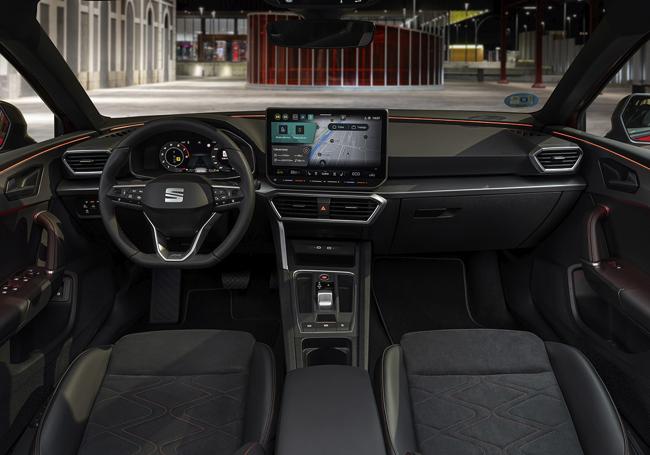 El interior del Seat León ha mejorado mucho y es más equilibrado y moderno.