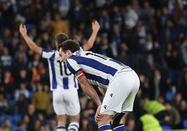 Oyarzabal trata de coger aire mientras Olasagasti alienta a las masas.