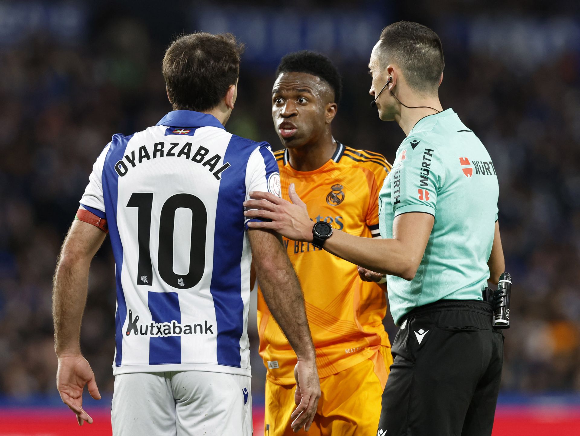 LaLiga denuncia ante la Ertzaintza los gestos racistas realizados a Vinicius en Anoeta