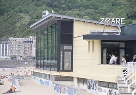 El Zmare, antiguo ZM, en el paseo de Zurriola de Gros.