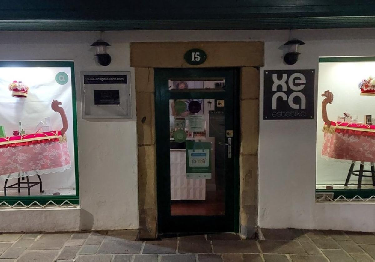 Xuberoako maskaradan parte hartzen duen Zamaltzain ikusi daiteke Xera Estetikan.