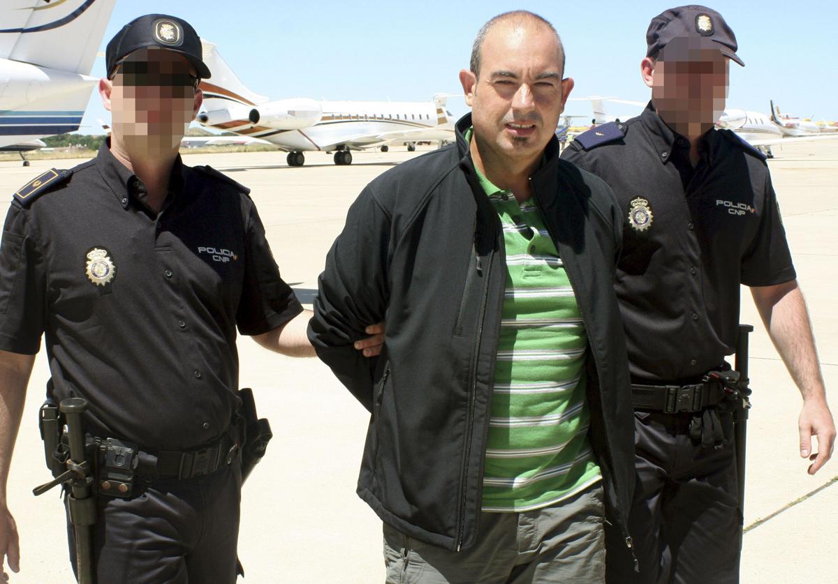 Balbino Saenz Olarra tras ser entrega a las autoridades españolas.