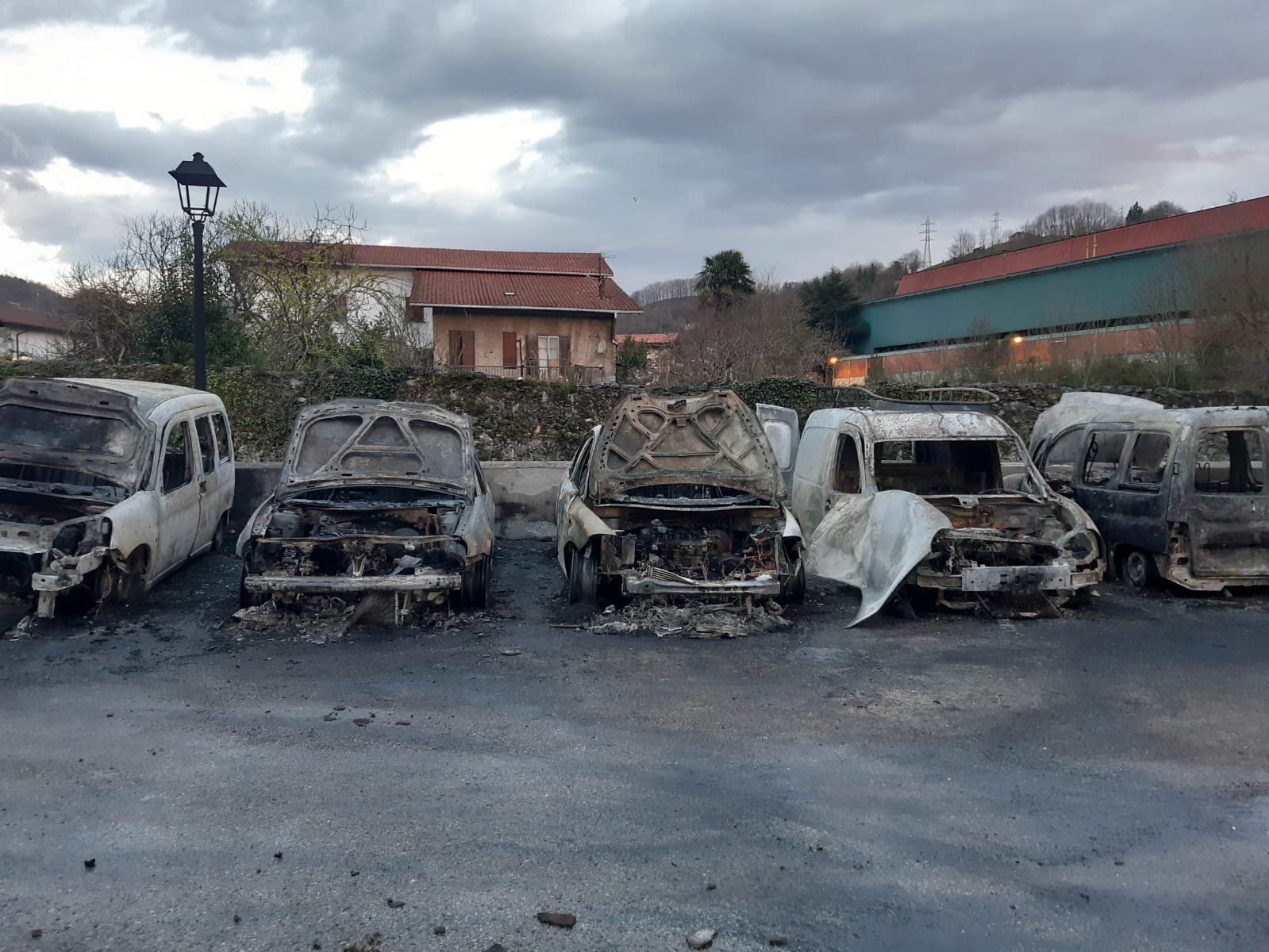 Diez coches incendiados en Lesaka