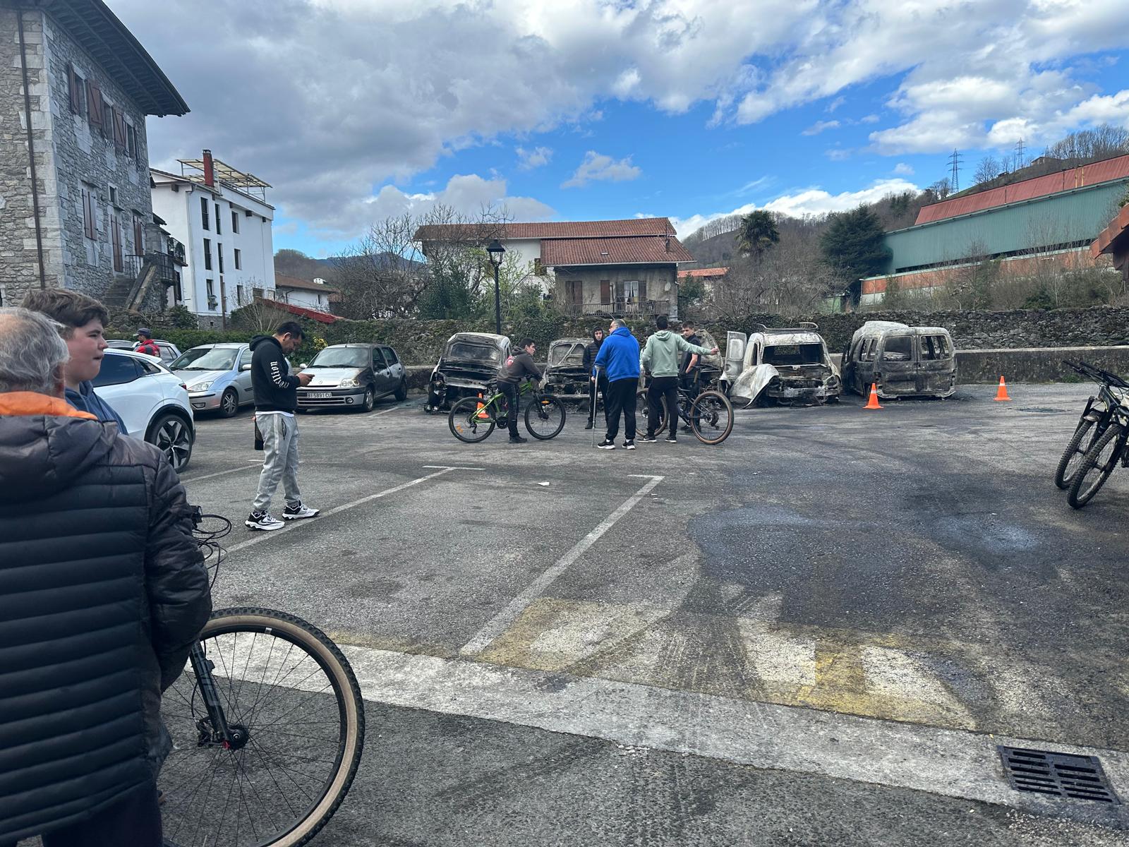 Diez coches incendiados en Lesaka