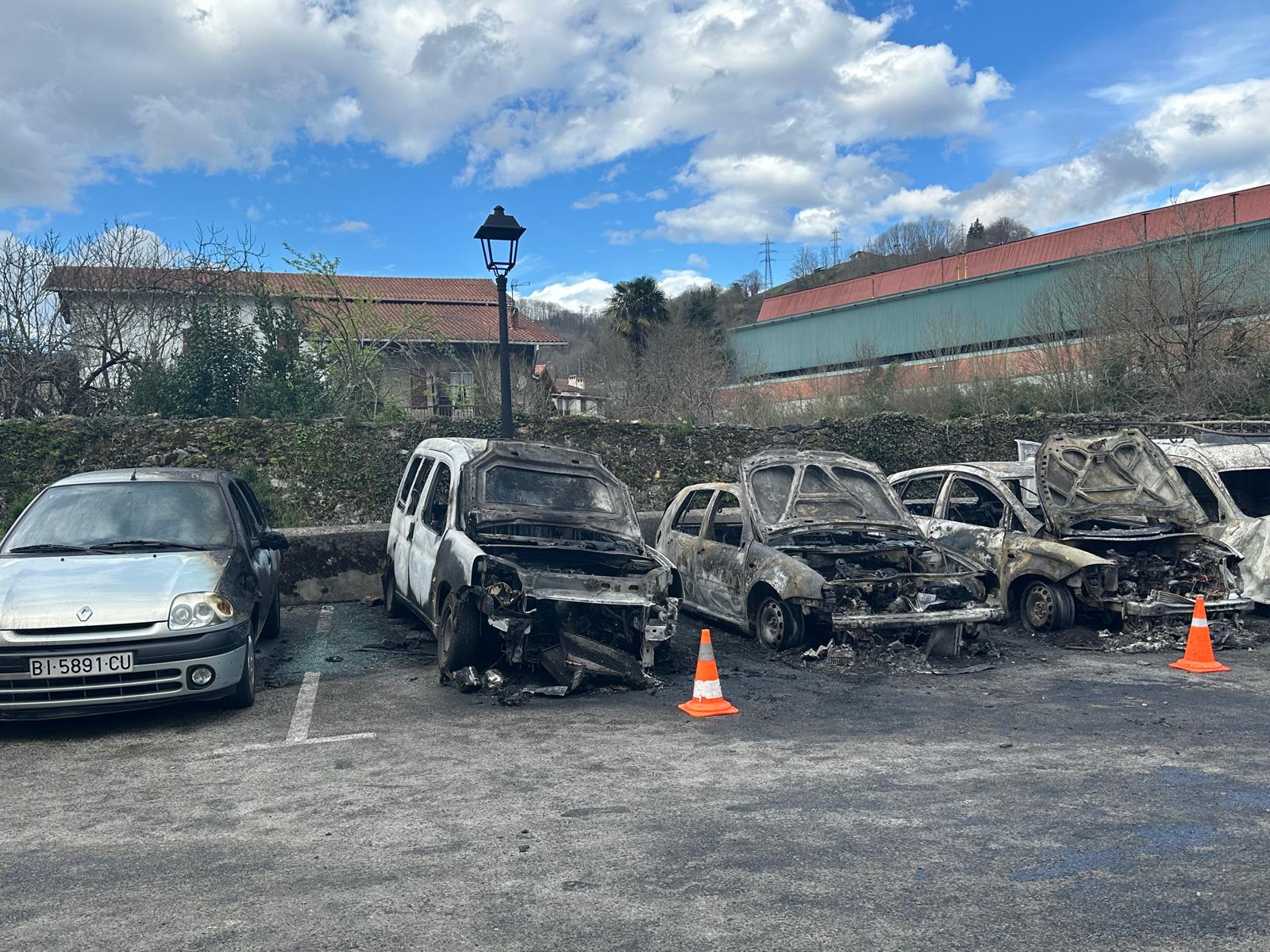 Diez coches incendiados en Lesaka