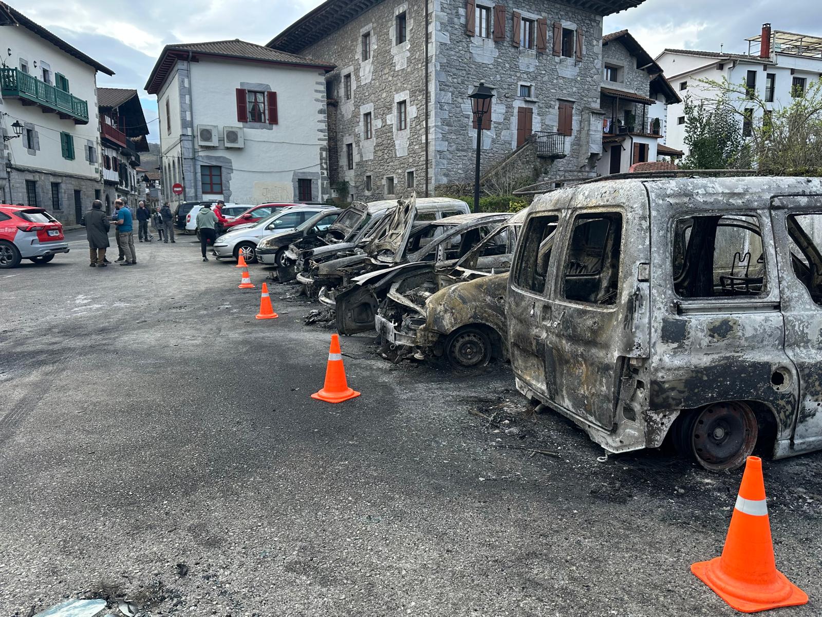 Diez coches incendiados en Lesaka