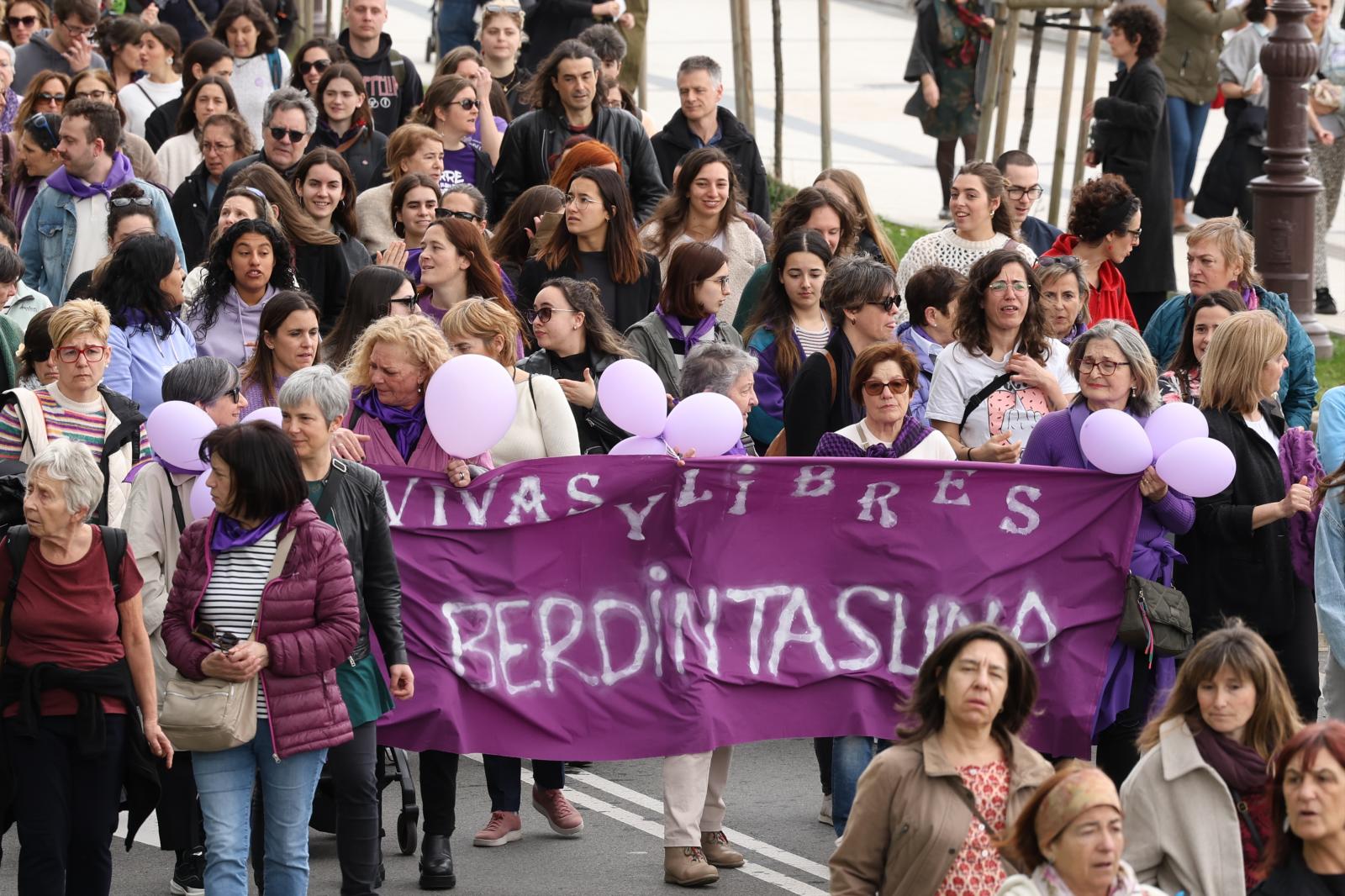 Manifestación del 8M en Donostia por la igualdad y contra el fascismo