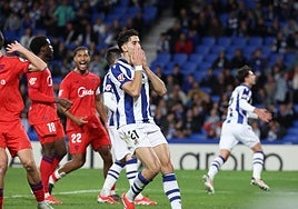 Aguerd se lamenta de la ocasión fallada al final del encuentro.