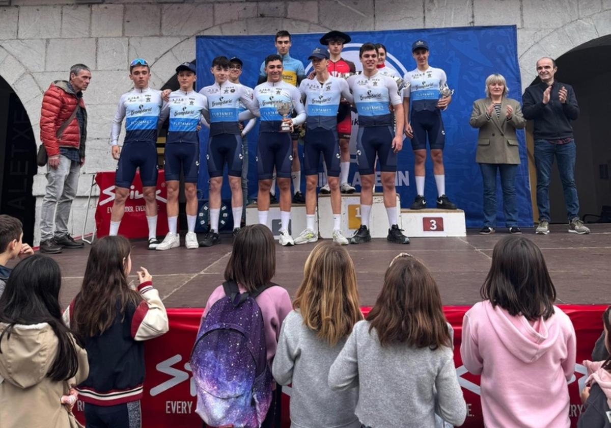 El navarro Iñaki López Rey gana el XL Premio Atxukale al imponerse en un ajustado sprint entre tres corredores