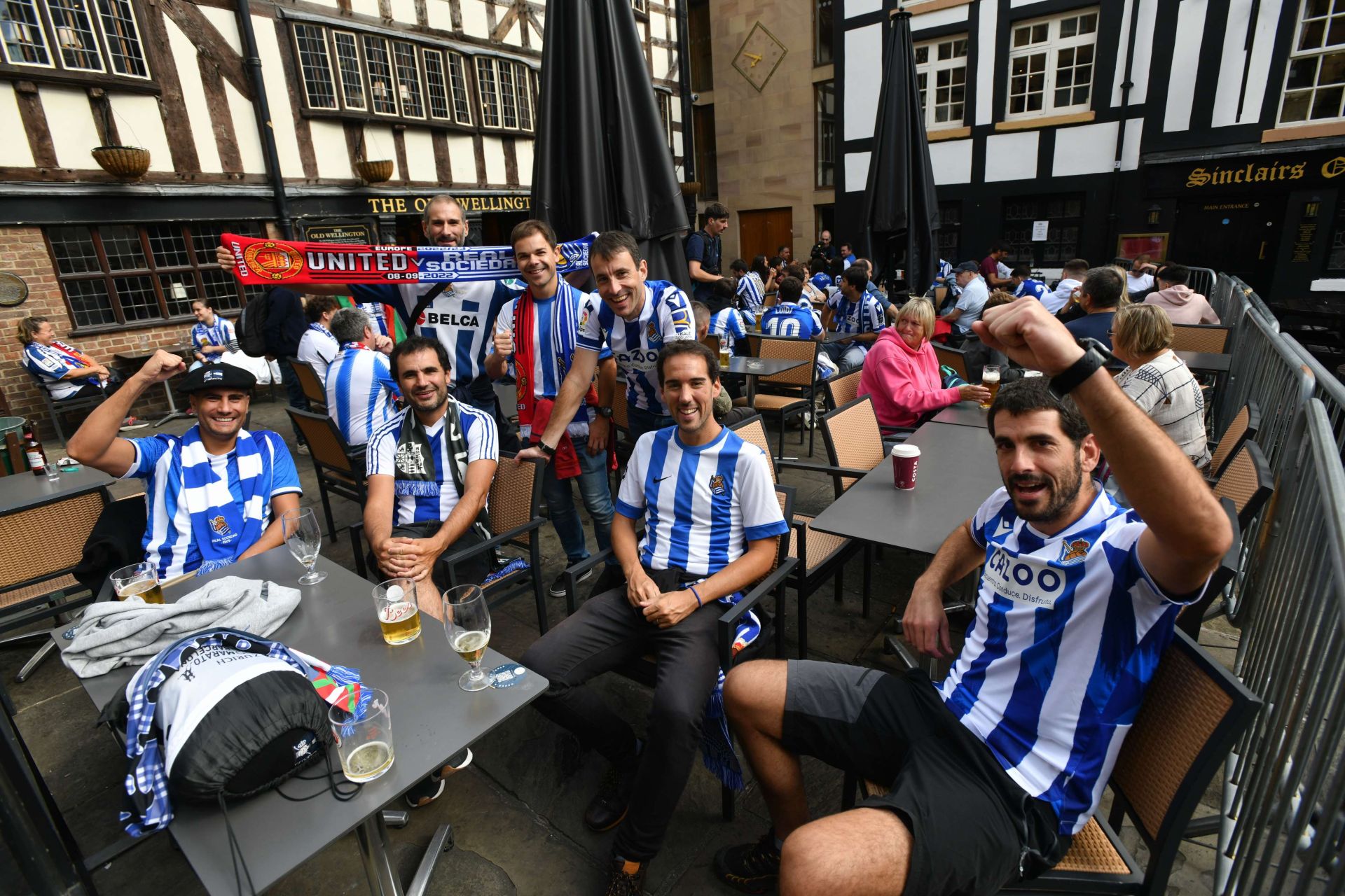 'Meeting point' en el Shambles Square y otras recomendaciones para los 1.500 'realzales' de Manchester