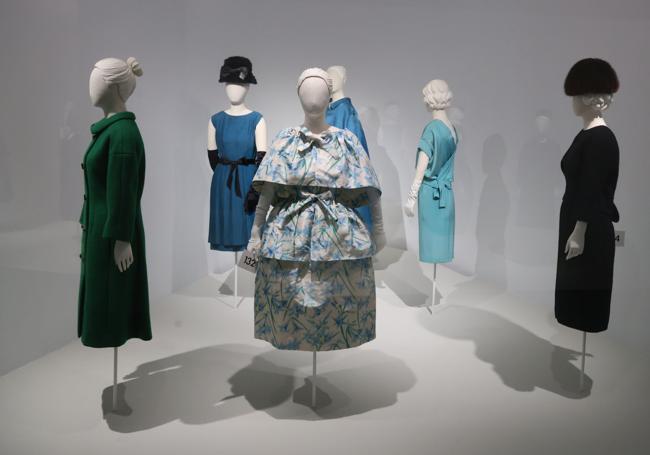 Nuevas piezas en la muestra 'Cristóbal Balenciaga. Técnica, Materia y Forma'.
