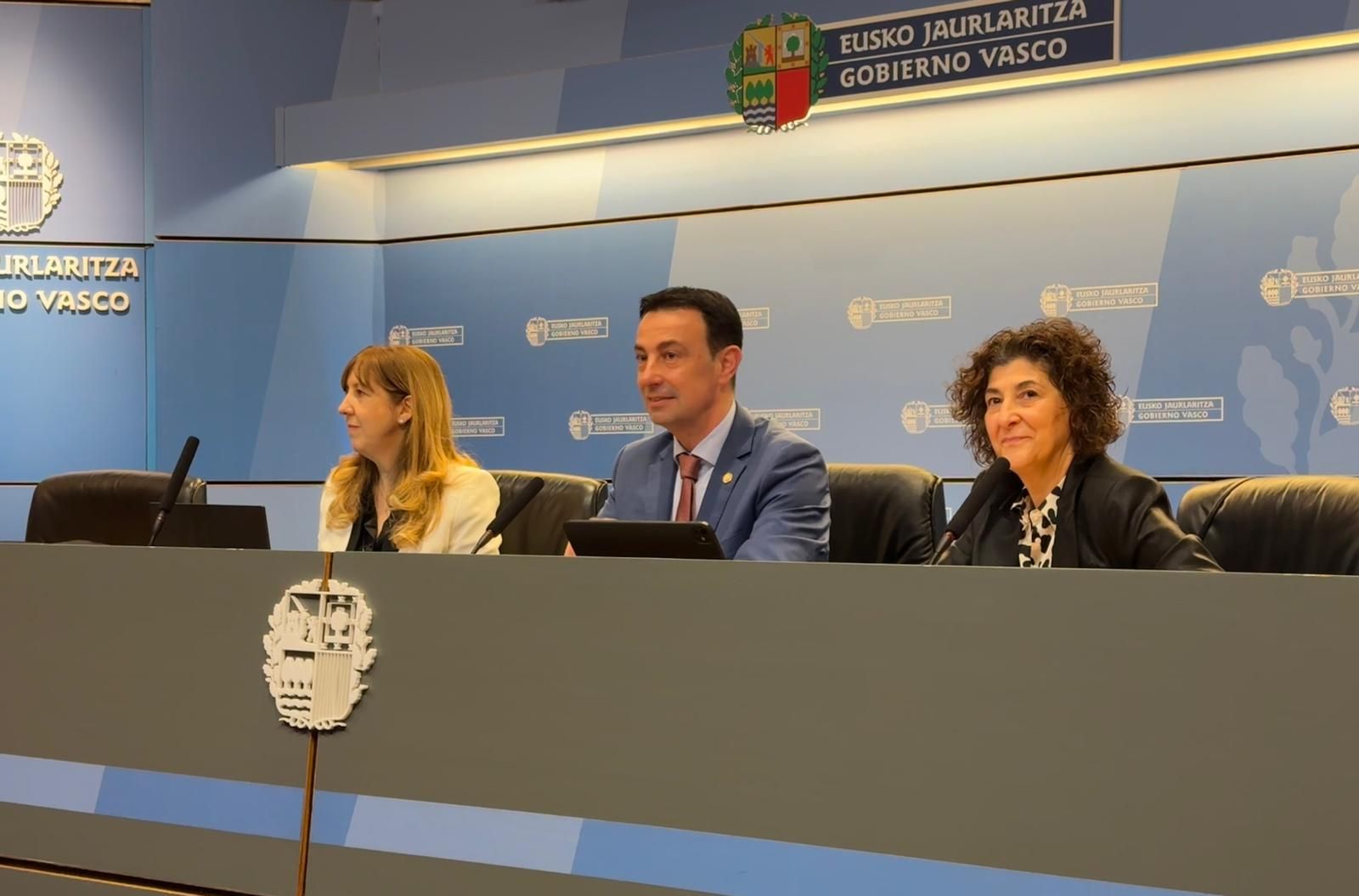 Torres confía en que la economía vasca crezca por encima del 2% este año