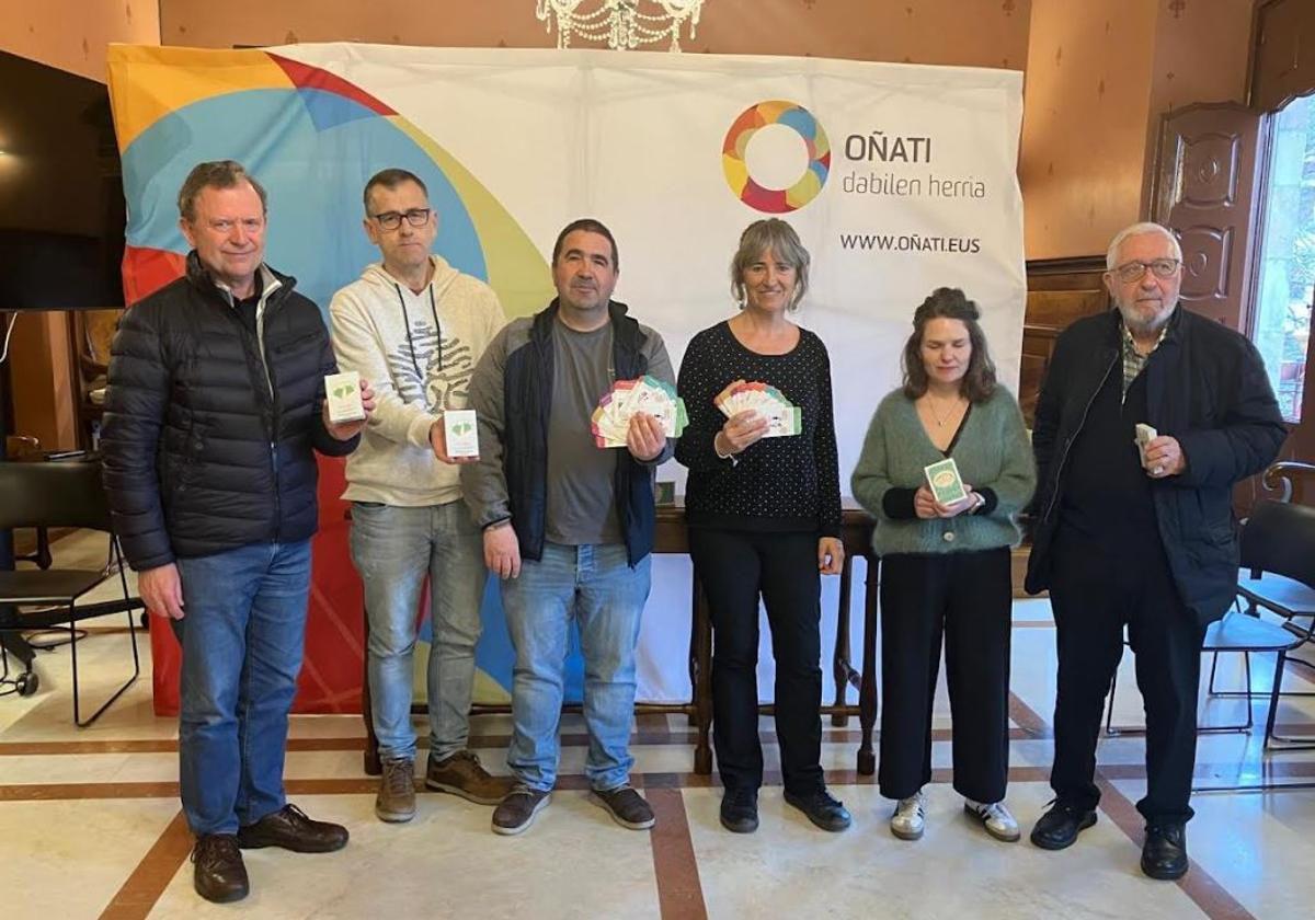 Un juego de cartas para preservar las expresiones de Oñati