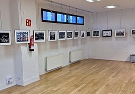 Las fotografías del concurso, expuestas en la sala de exposiciones.
